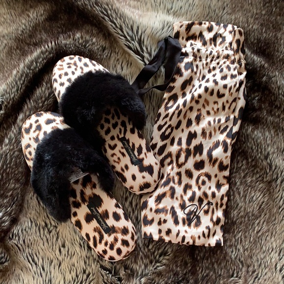 Shoes - NWOT Victoria Secret Leopard Slippers